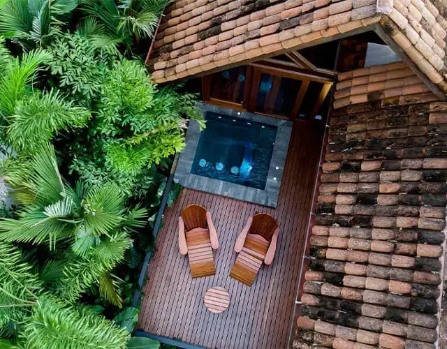 AMOR ARENAL POOL DRONE ROOM